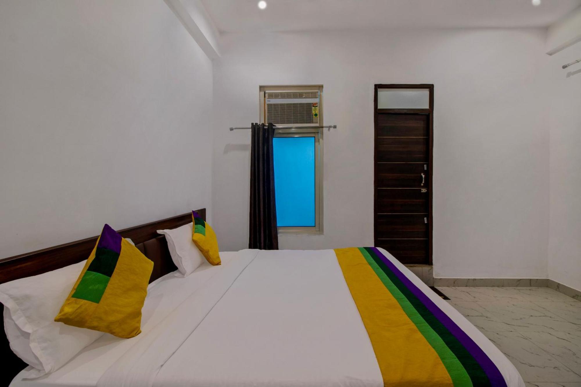 Hotel O Om Pushp Residency Mathura Extérieur photo