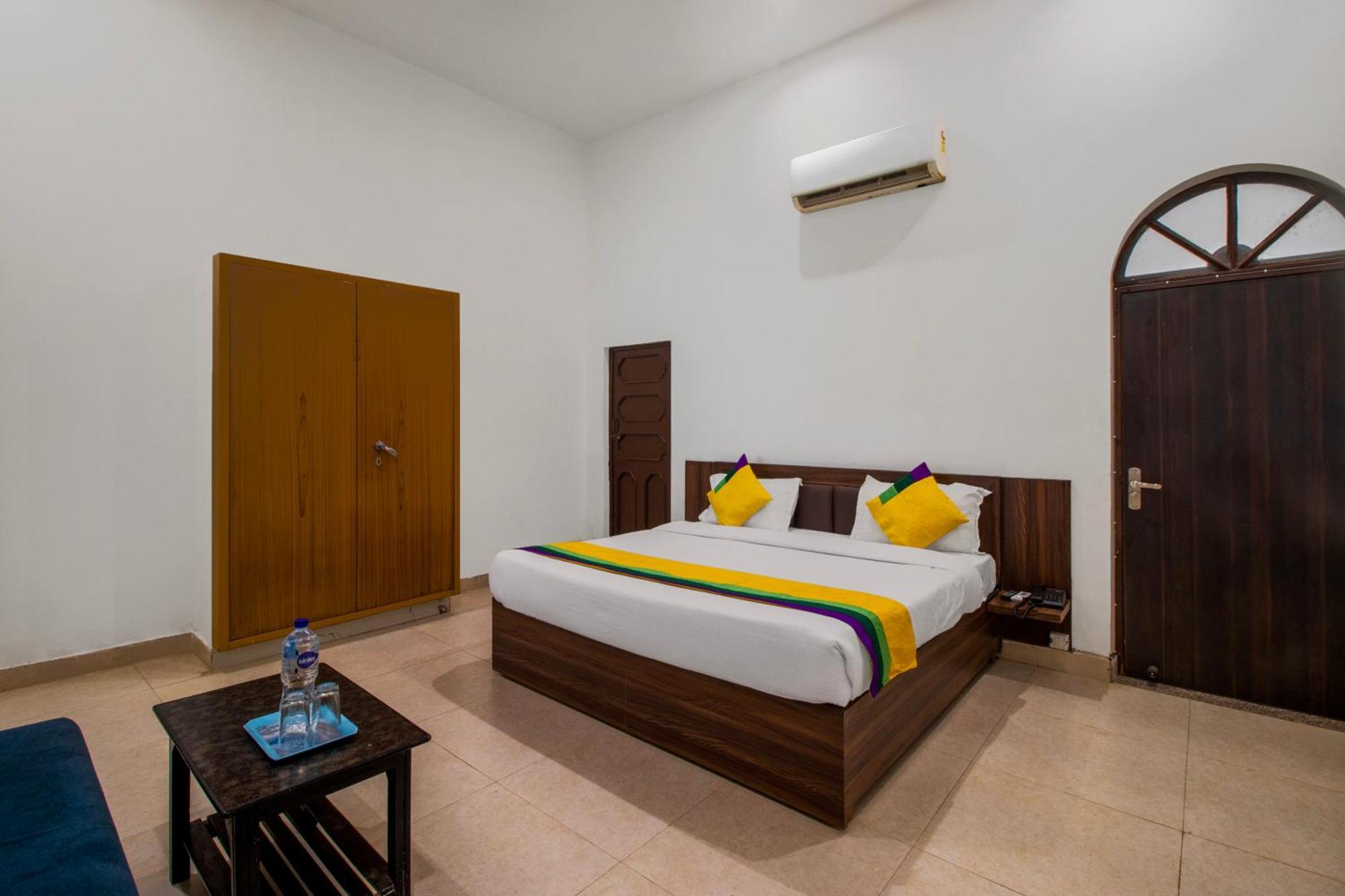 Hotel O Om Pushp Residency Mathura Extérieur photo