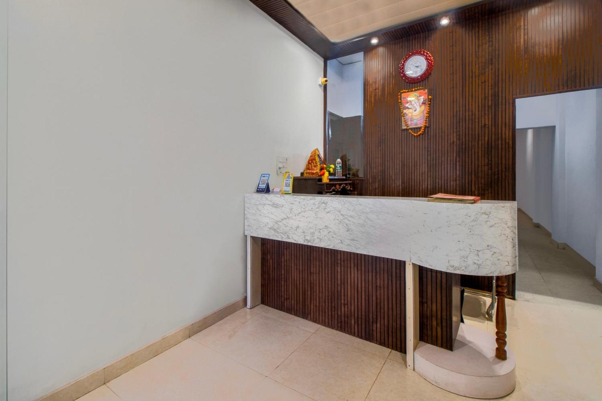 Hotel O Om Pushp Residency Mathura Extérieur photo