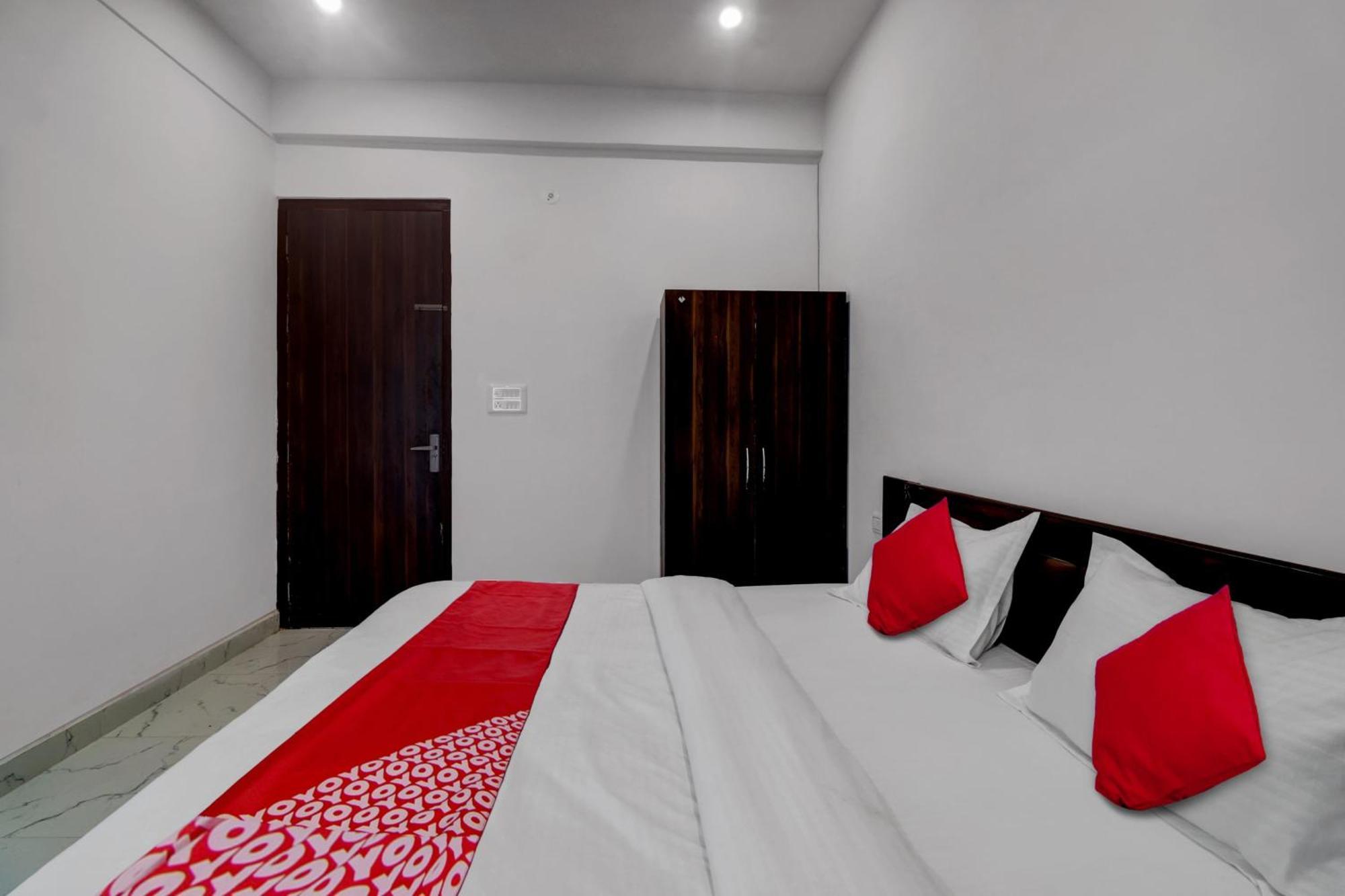 Hotel O Om Pushp Residency Mathura Extérieur photo
