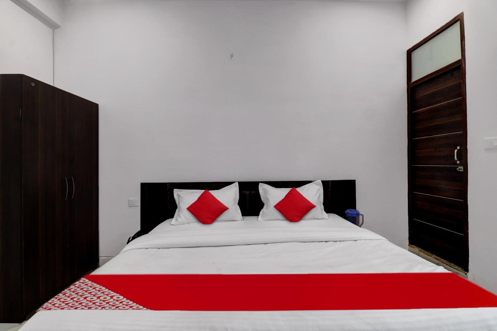 Hotel O Om Pushp Residency Mathura Extérieur photo