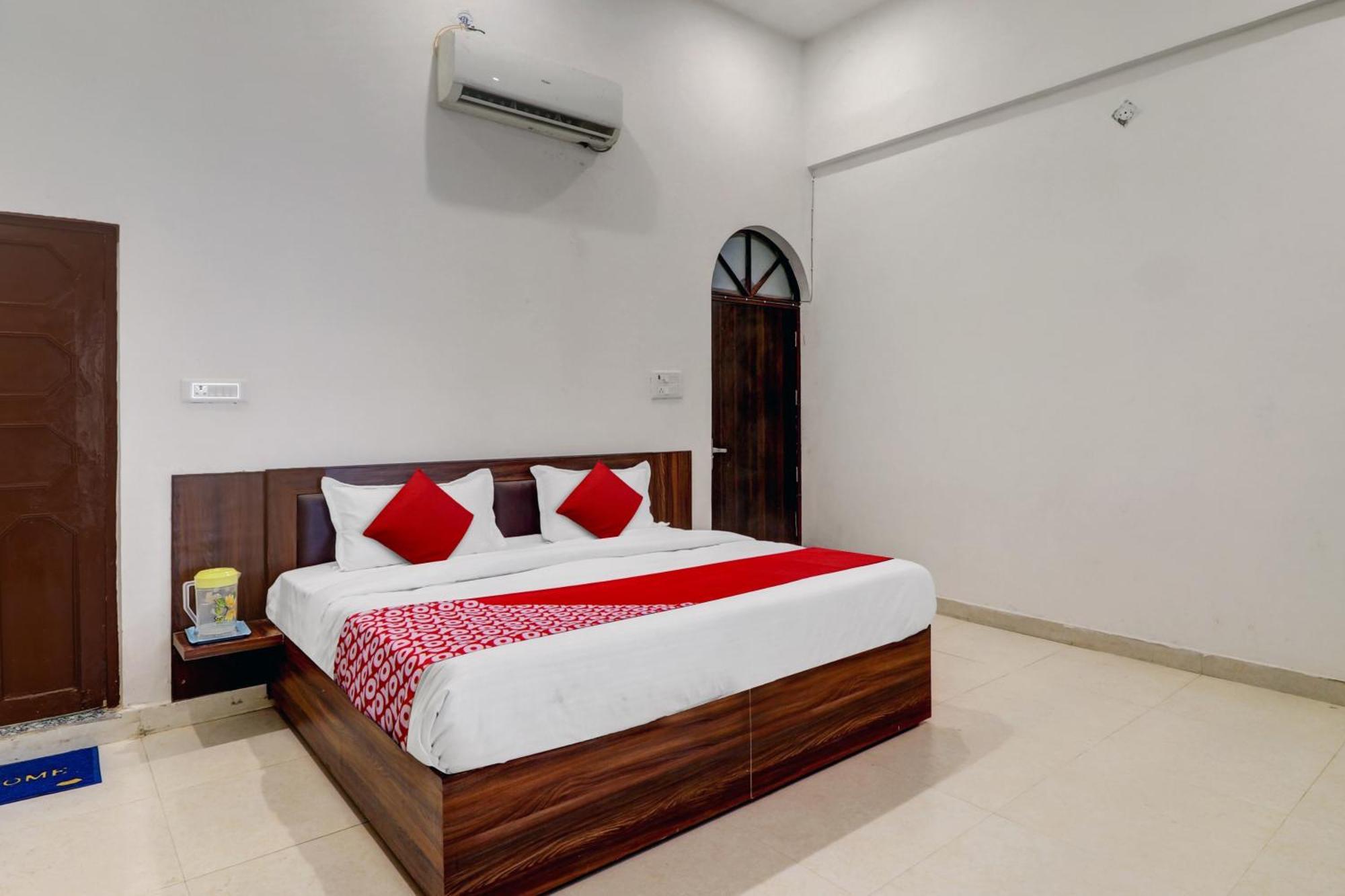 Hotel O Om Pushp Residency Mathura Extérieur photo