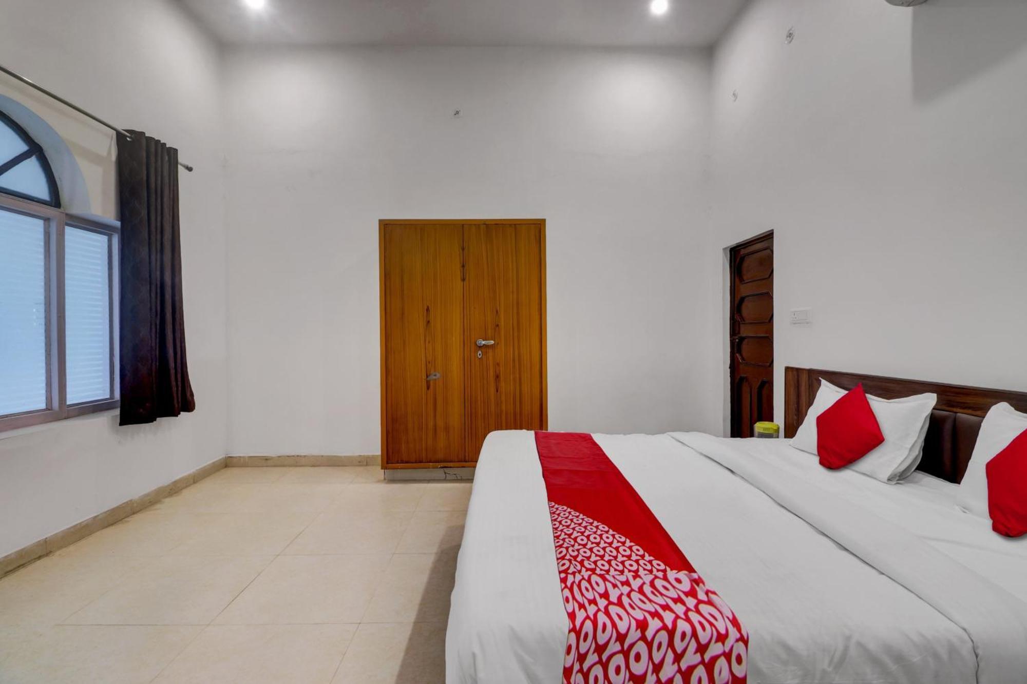 Hotel O Om Pushp Residency Mathura Extérieur photo