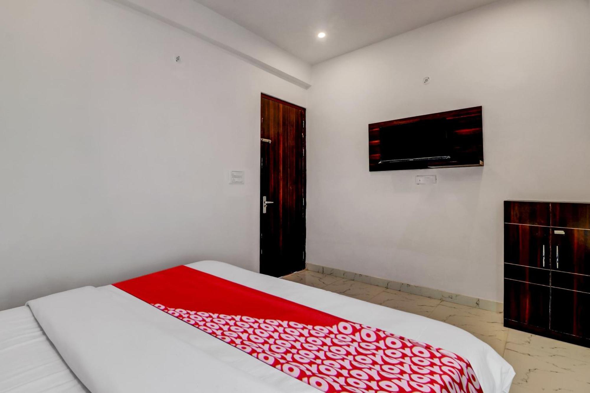 Hotel O Om Pushp Residency Mathura Extérieur photo