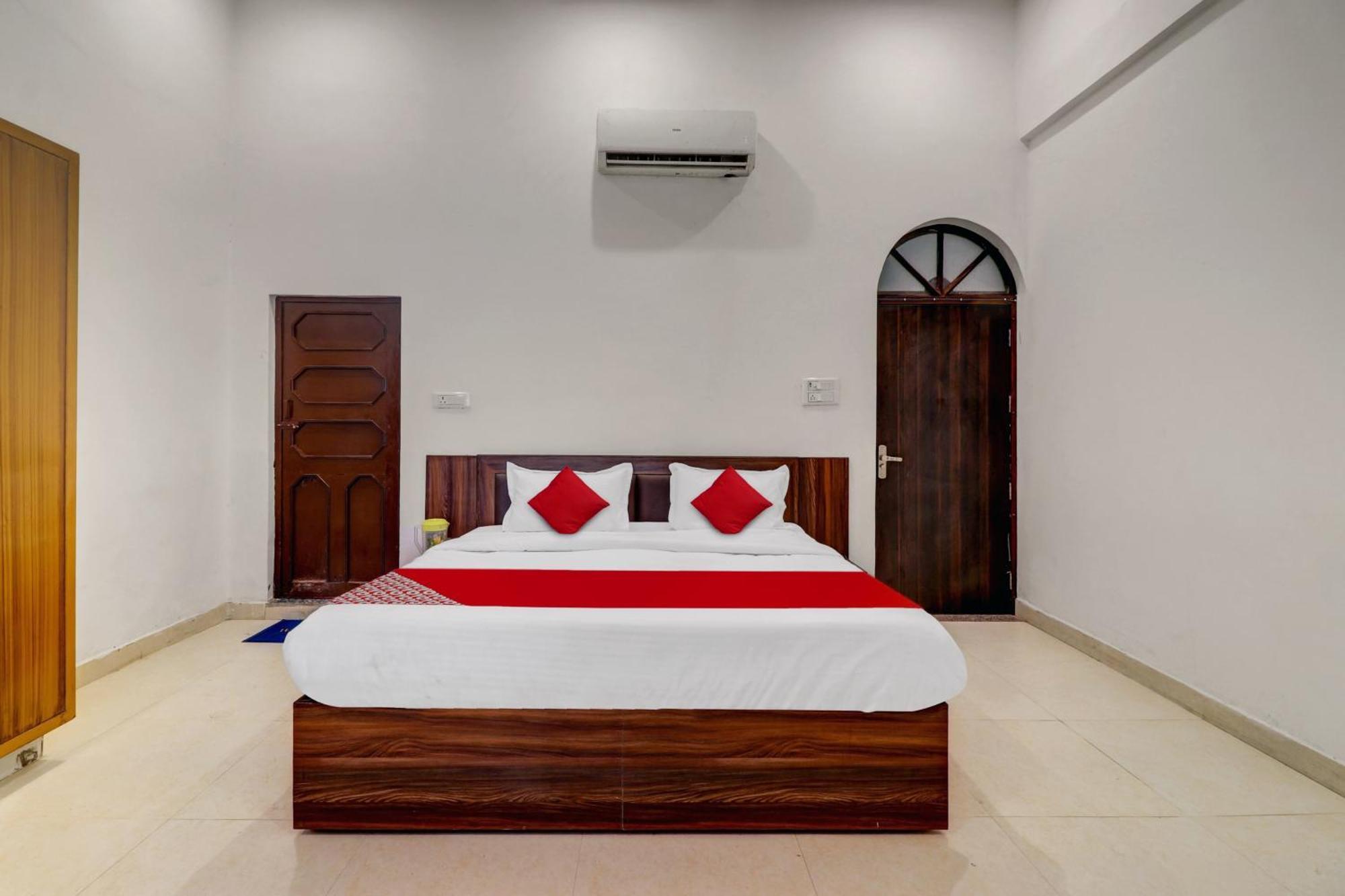 Hotel O Om Pushp Residency Mathura Extérieur photo