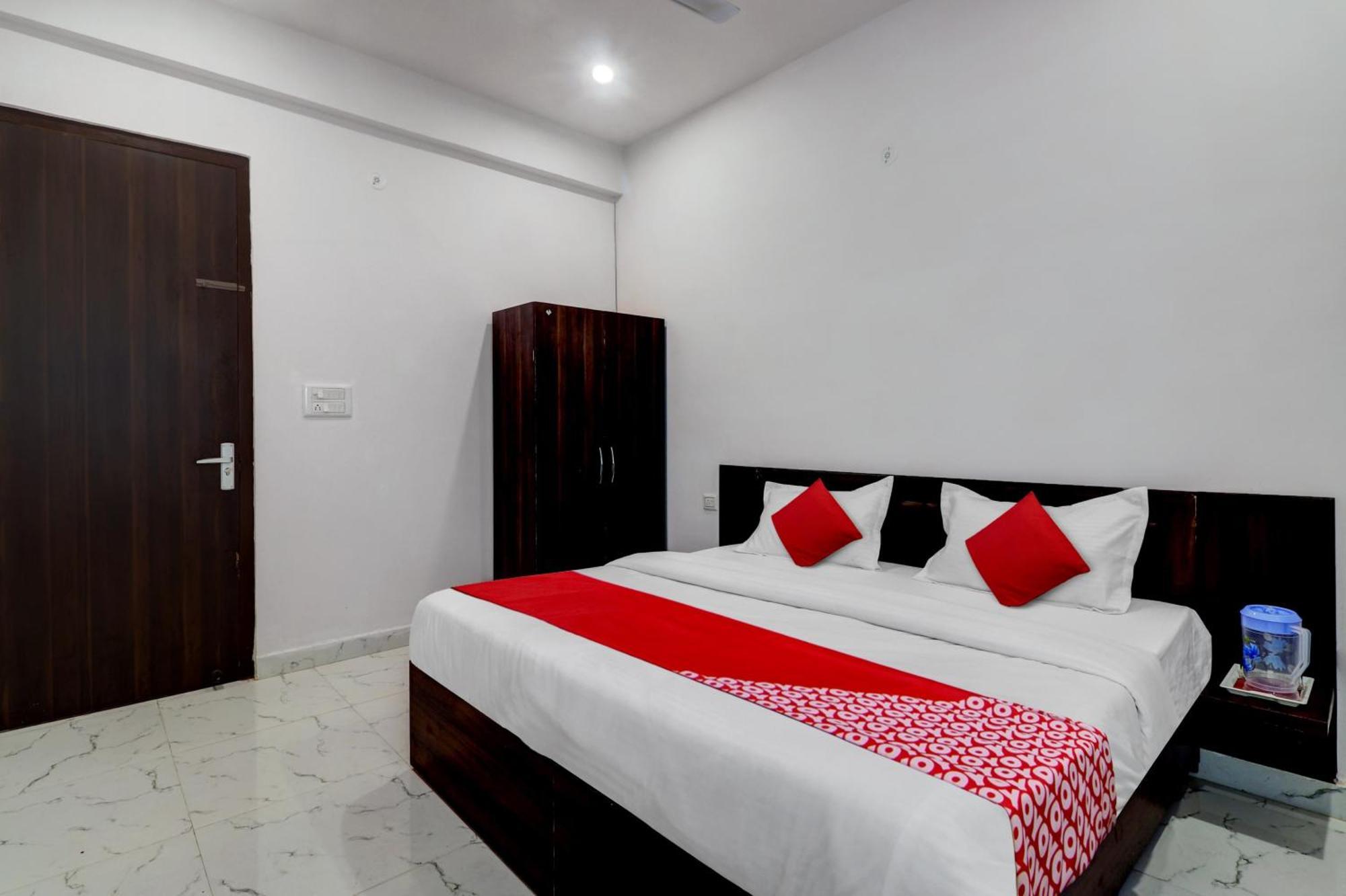 Hotel O Om Pushp Residency Mathura Extérieur photo