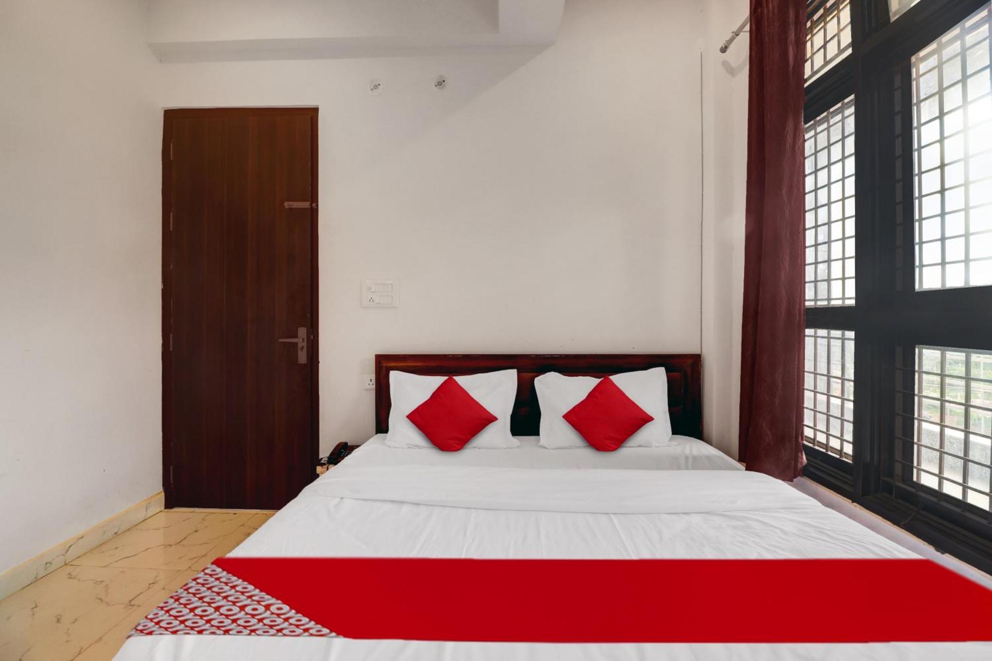 Hotel O Om Pushp Residency Mathura Extérieur photo