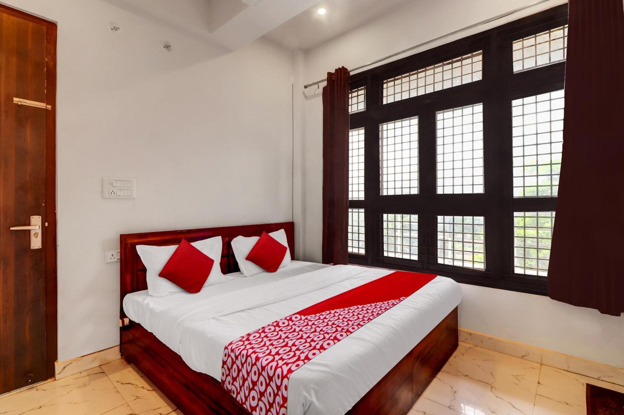 Hotel O Om Pushp Residency Mathura Extérieur photo