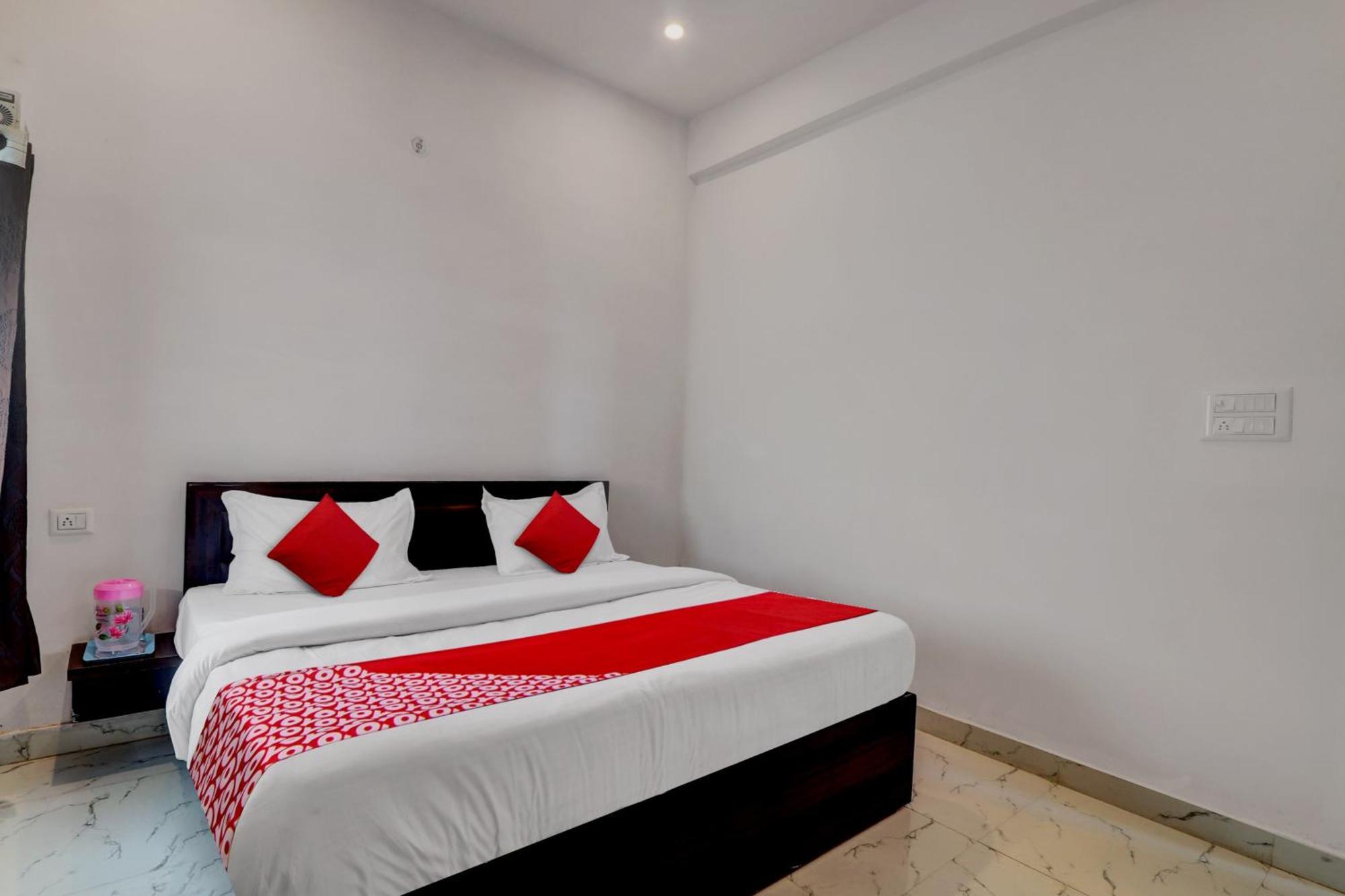 Hotel O Om Pushp Residency Mathura Extérieur photo