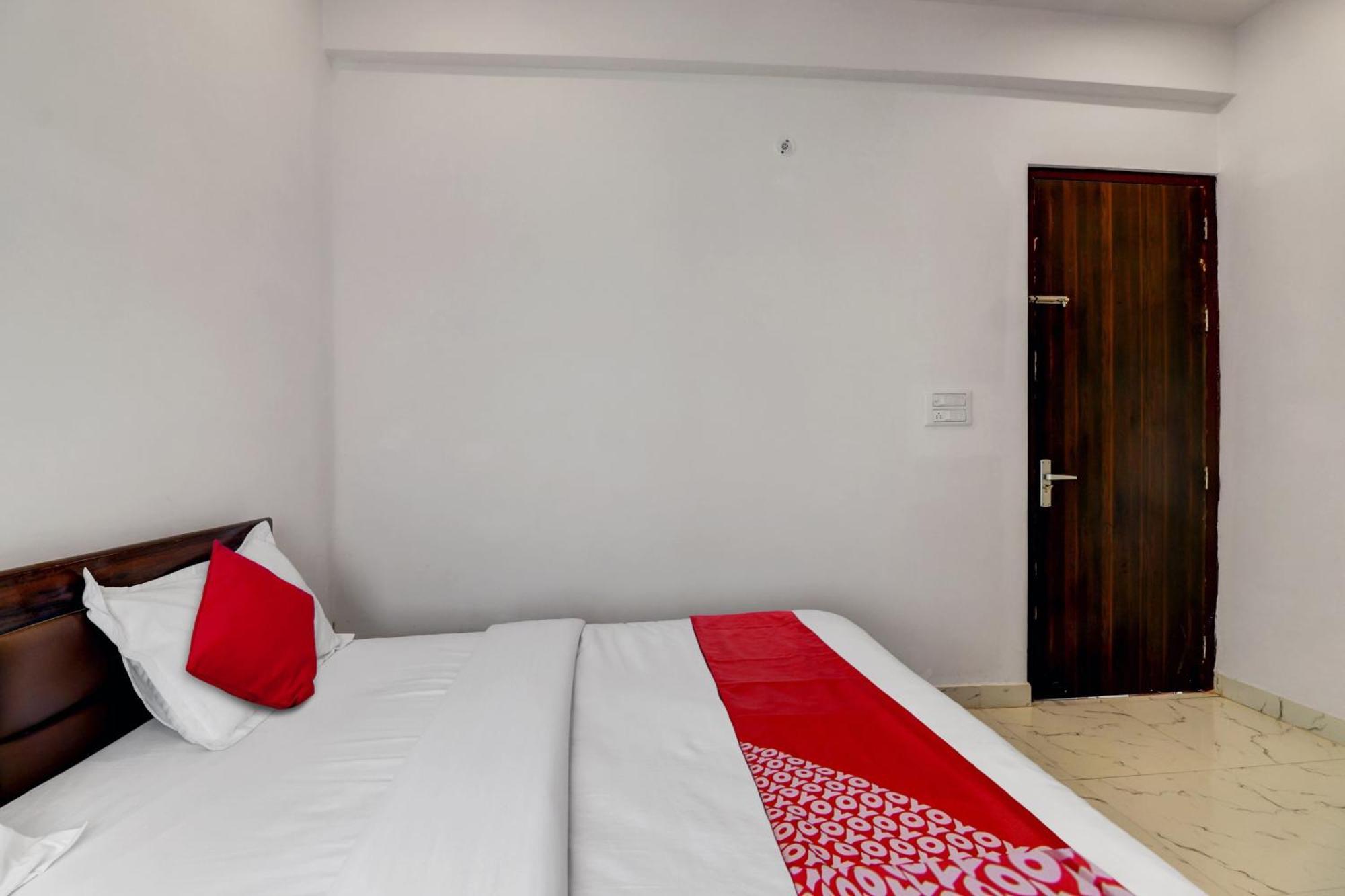 Hotel O Om Pushp Residency Mathura Extérieur photo
